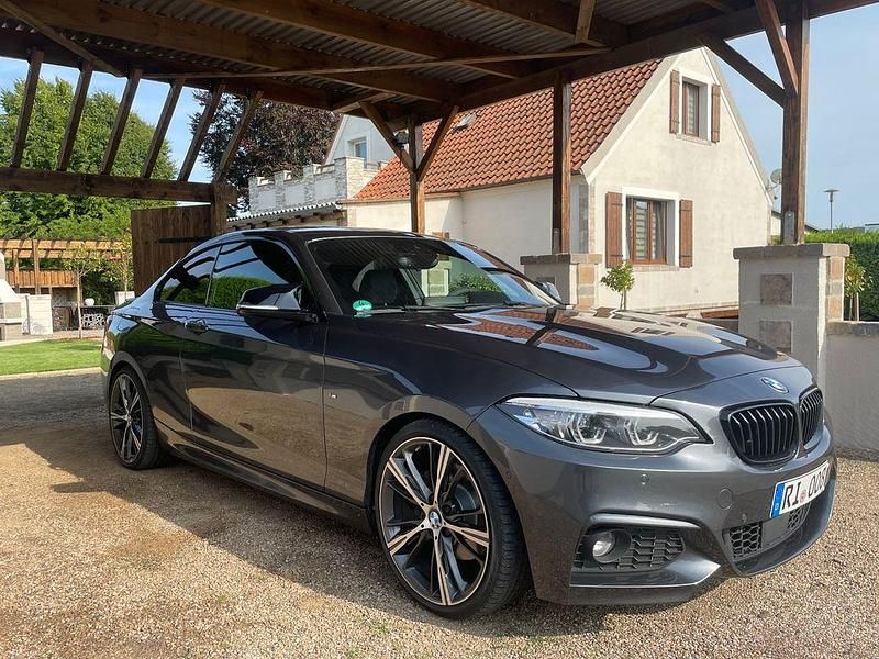 Grau Gebraucht 2019 BMW 220 M Sport Coupé | 15.900 € (Guter Preis) - Bild 1/4