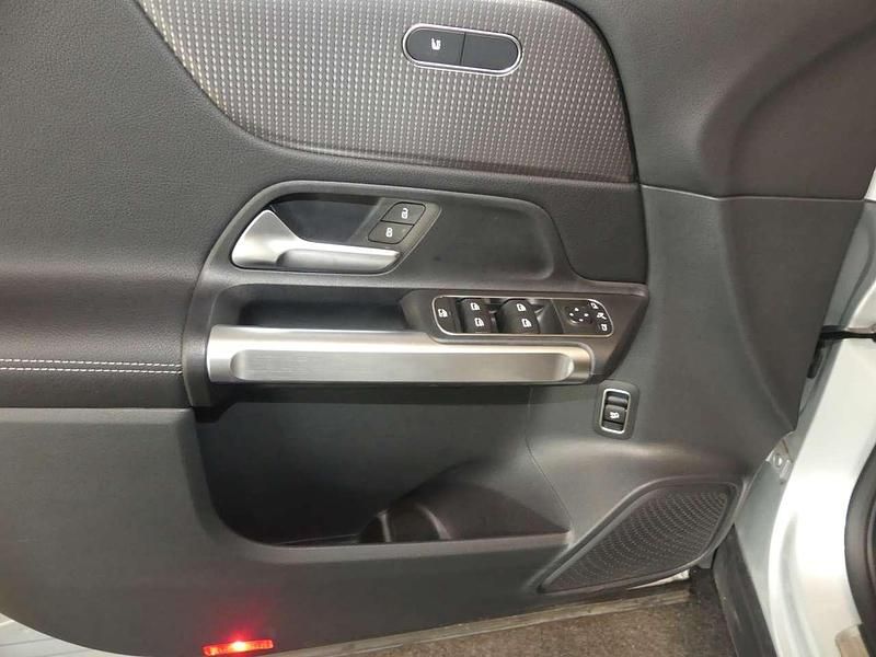 Gebraucht Mercedes GLB200 Progressive 163 PS (119 kW) 2023 Iridiumsilber  metalliclack SUV