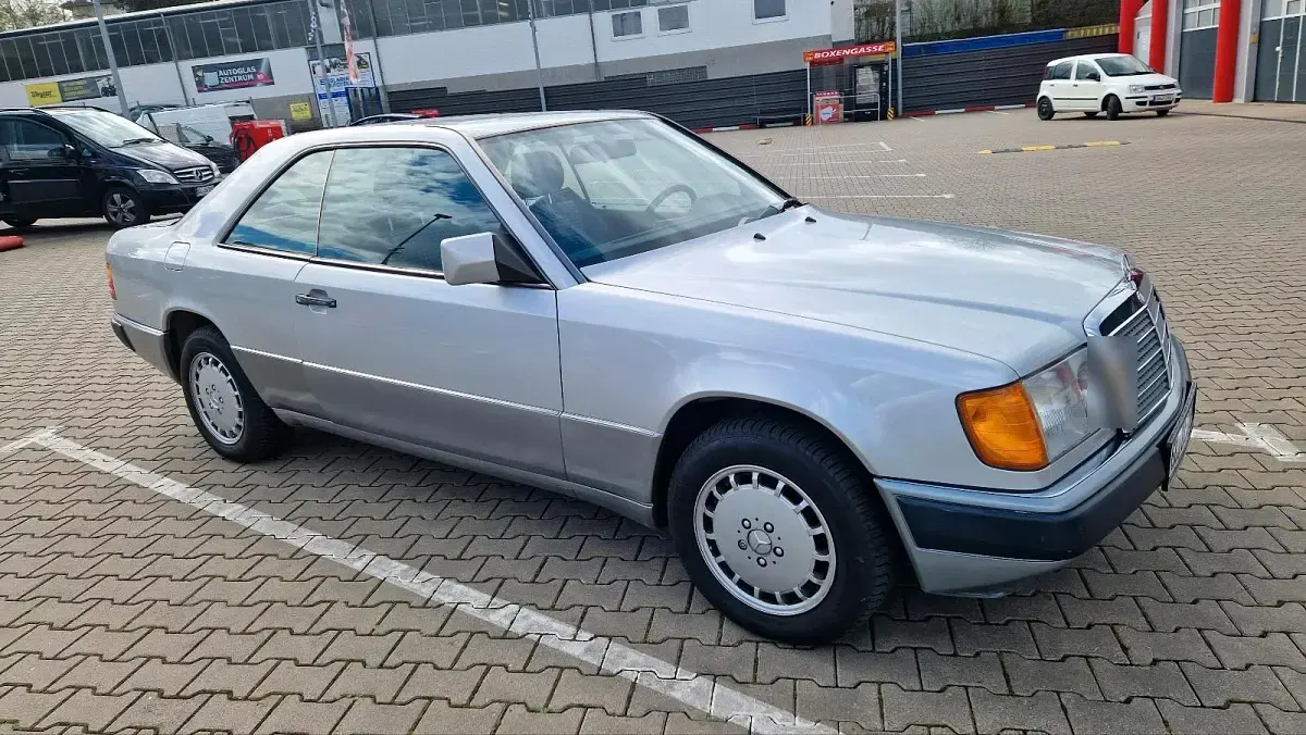 Gebraucht Mercedes 230 136 PS (100 kW) 1991 Silber Coupé