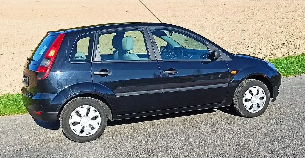 Używany Ford Fiesta 60 KM (44 kW) 2002 Czarny Hatchback