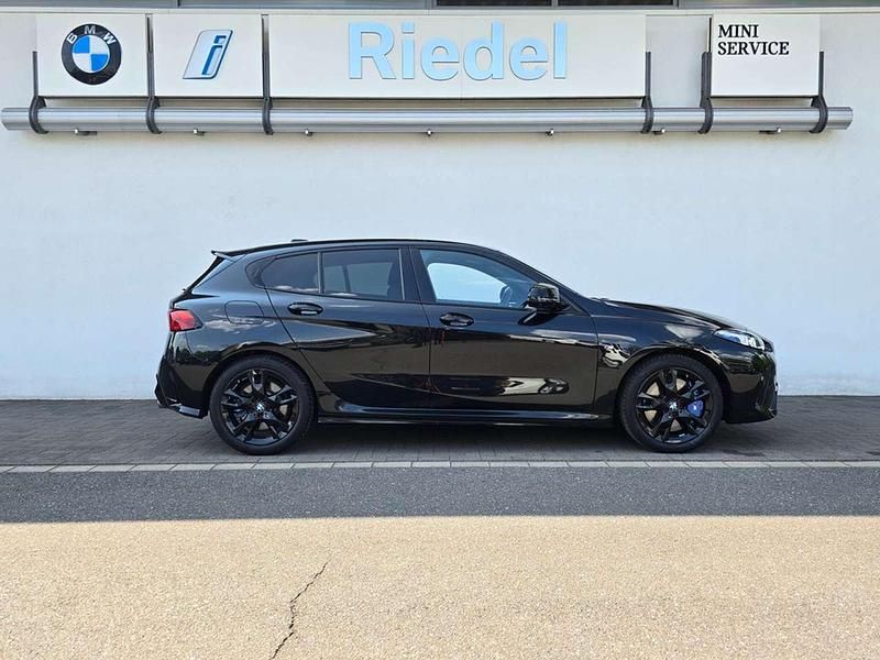 Gebraucht BMW M135 300 PS (220 kW) 2024 Black saphire metallic Kleinwagen