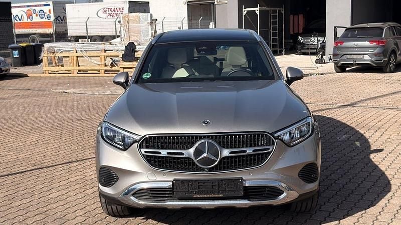 Gebraucht Mercedes GLC200 204 PS (150 kW) 2023 Grau SUV