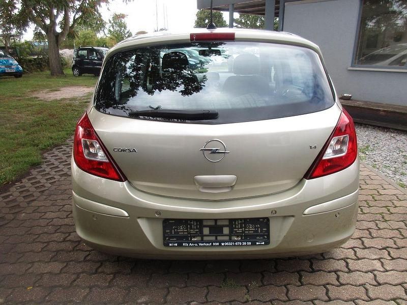 Gebraucht Opel Corsa Edition 90 PS (66 kW) 2008 Silber Limousine