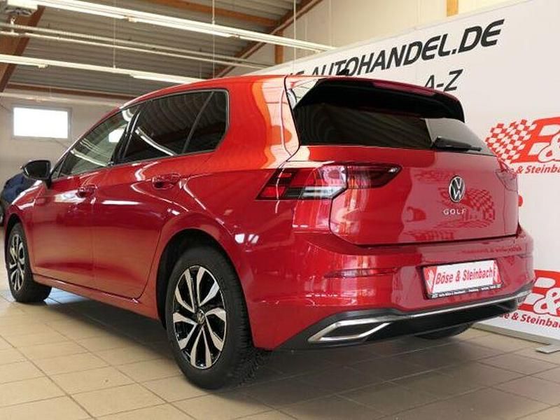 Gebraucht VW Golf VIII Active 150 PS (110 kW) 2022 Kings red metallic Limousine