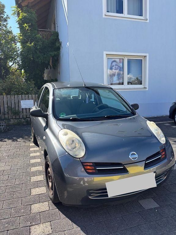 Grau Gebraucht 2003 Nissan Micra Acenta Limousine | 2.000 € (Etwas zu teuer) - Bild 1/4