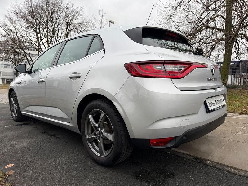 Gebraucht Renault Mégane IV Experience 101 PS (74 kW) 2016 Silber Limousine