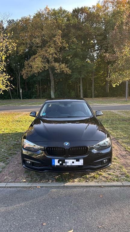 Gebraucht BMW 318 136 PS (100 kW) 2016 Schwarz Limousine