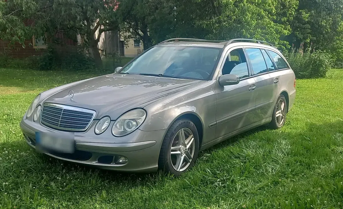 Gebraucht Mercedes E220 150 PS (110 kW) 2004 Silber Kombi