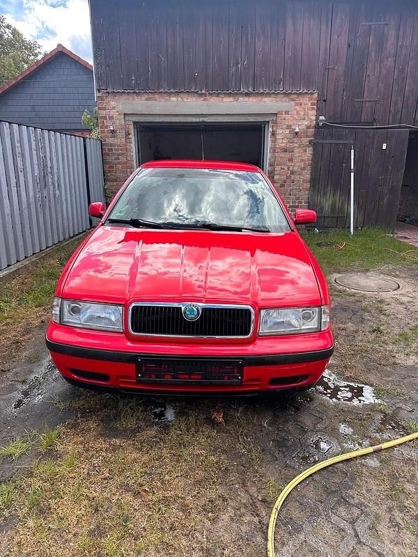 Rot Gebraucht 2000 Skoda Octavia Limousine | 1.100 € (Superpreis) - Bild 1/4