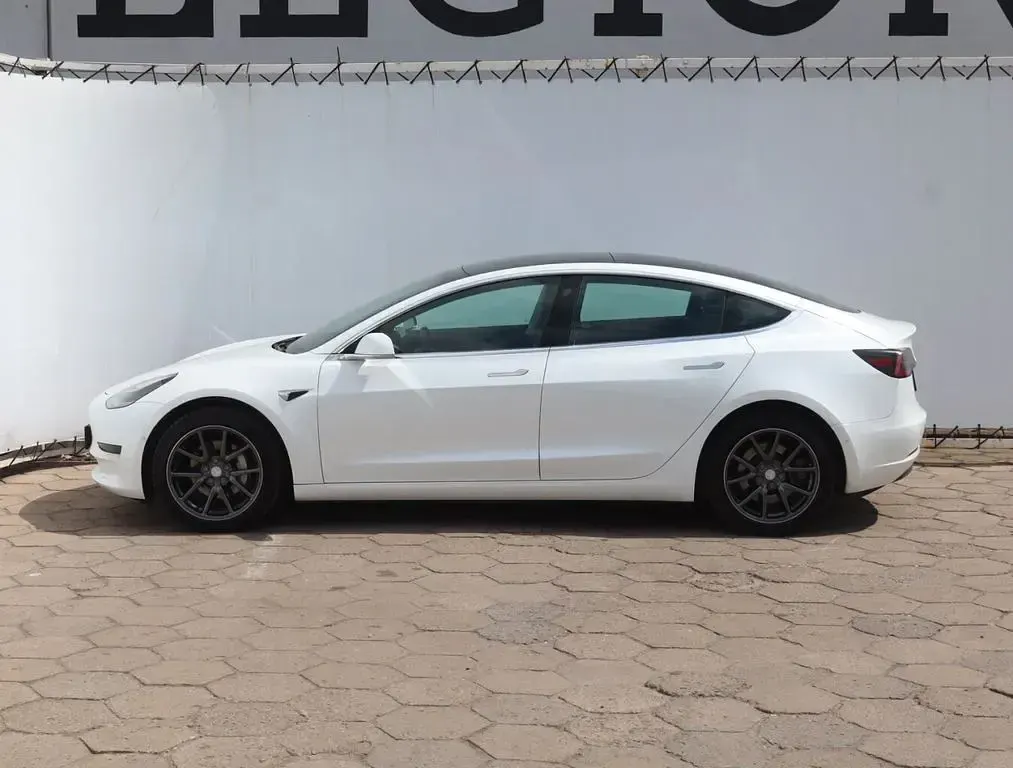 Gebraucht Tesla Model 3 225 kW (306 PS) 2019 Weiß Limousine