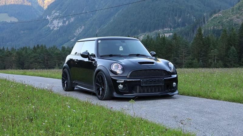 Schwarz Gebraucht 2011 Mini John Cooper Works Kleinwagen | 17.990 € (Superpreis) - Bild 1/4