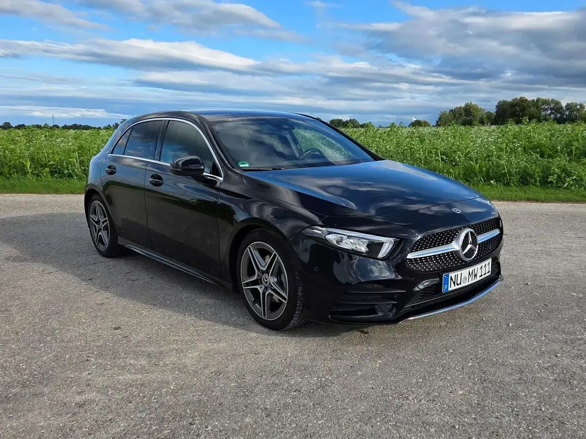 Gebraucht Mercedes A200 AMG line 163 PS (119 kW) 2022 Schwarz Limousine