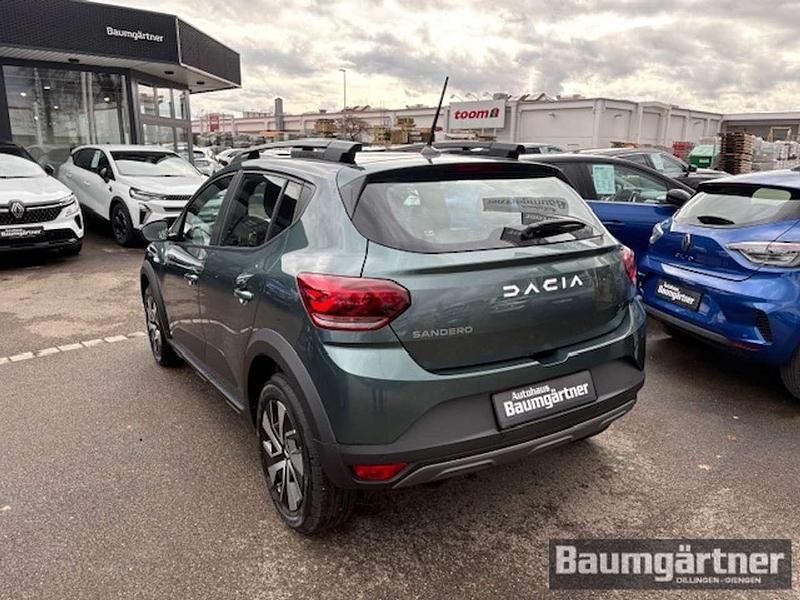 Neu Dacia Sandero Expression 91 PS (66 kW) 2025 Zedergrün metallic Kleinwagen