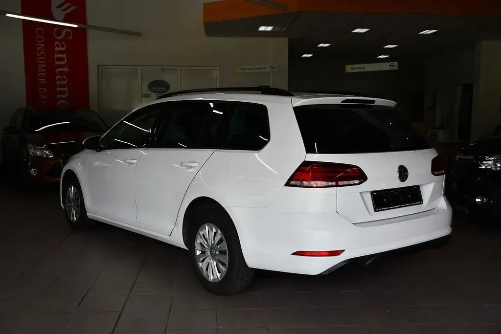 Gebraucht VW Golf VII Trendline 116 PS (85 kW) 2018 Weiß Kombi