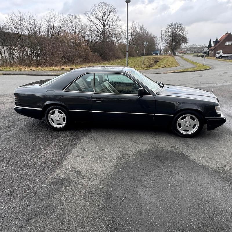 Gebraucht Mercedes 230 132 PS (97 kW) 1989 Kombi