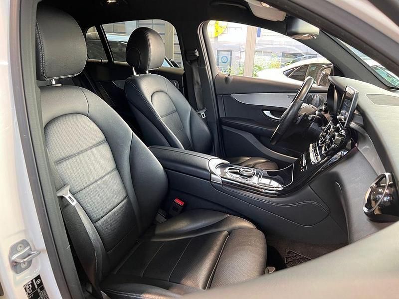 Gebraucht Mercedes GLC300 AMG 245 PS (180 kW) 2018 Weiß Coupé