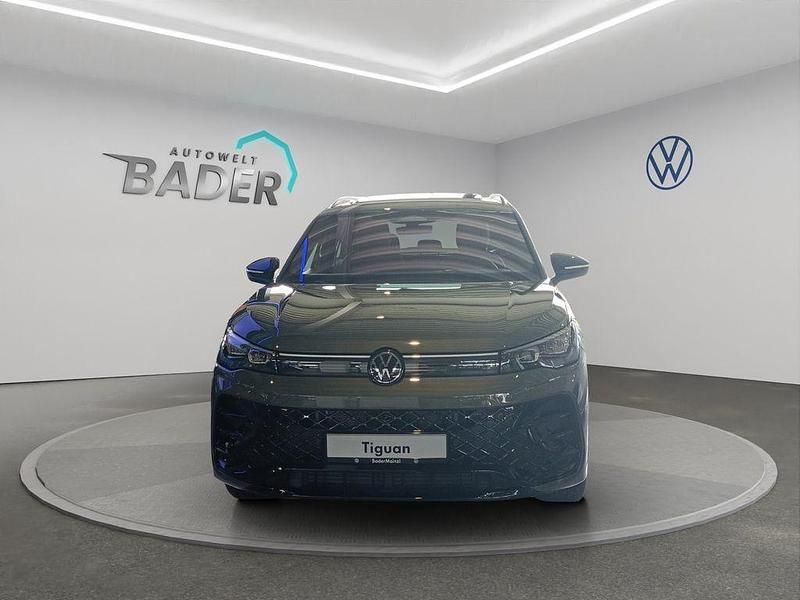Gebraucht VW Tiguan R-line 193 PS (141 kW) 2025 Cipressinogrün metallic SUV