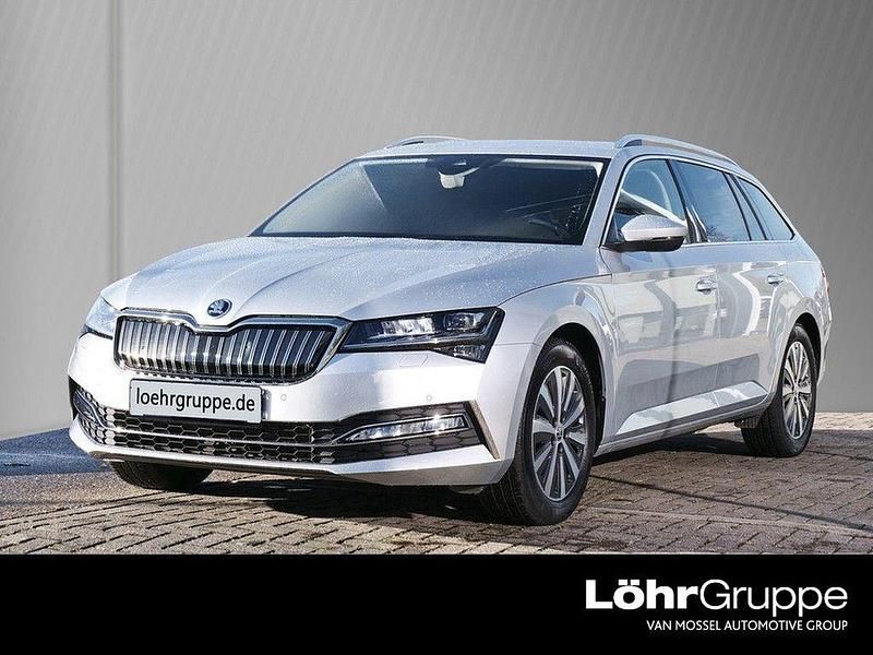 Brilliantsilber metallic Gebraucht 2022 Skoda Superb Style Kombi | 25.990 € (Guter Preis) - Bild 1/4