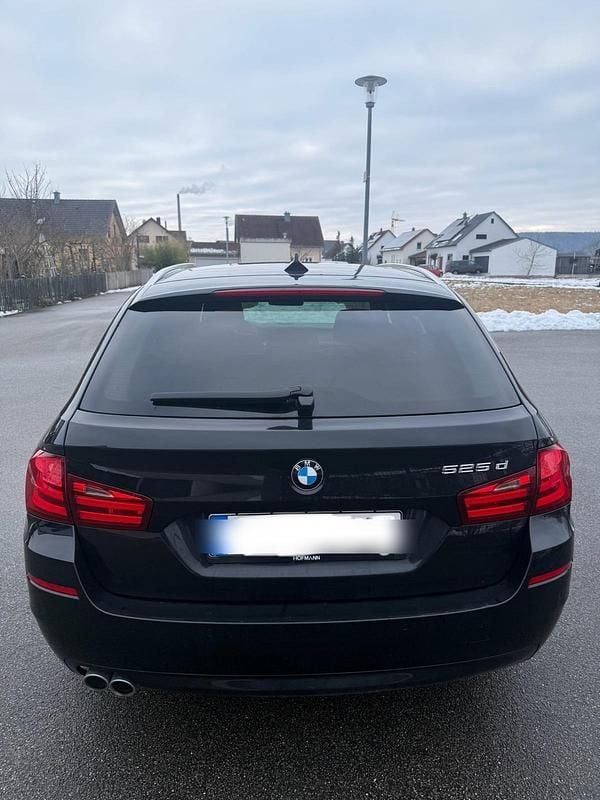 Gebraucht BMW 525 218 PS (160 kW) 2012 Schwarz Kombi