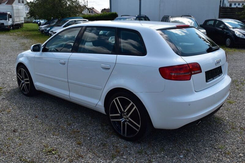 Gebraucht Audi A3 Attraction 102 PS (75 kW) 2010 Weiß Limousine