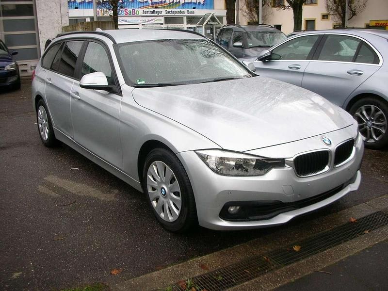 Gebraucht BMW 318 150 PS (110 kW) 2016 Silber Kombi