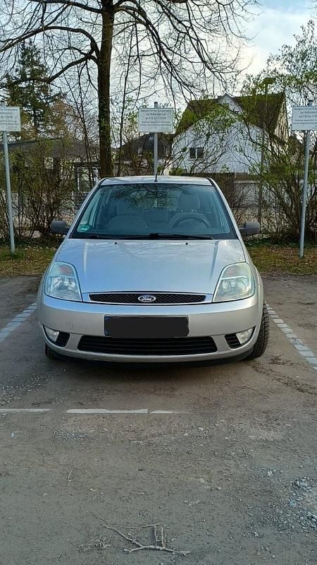 Gebraucht Ford Fiesta 80 PS (58 kW) 2003 Silber Kleinwagen