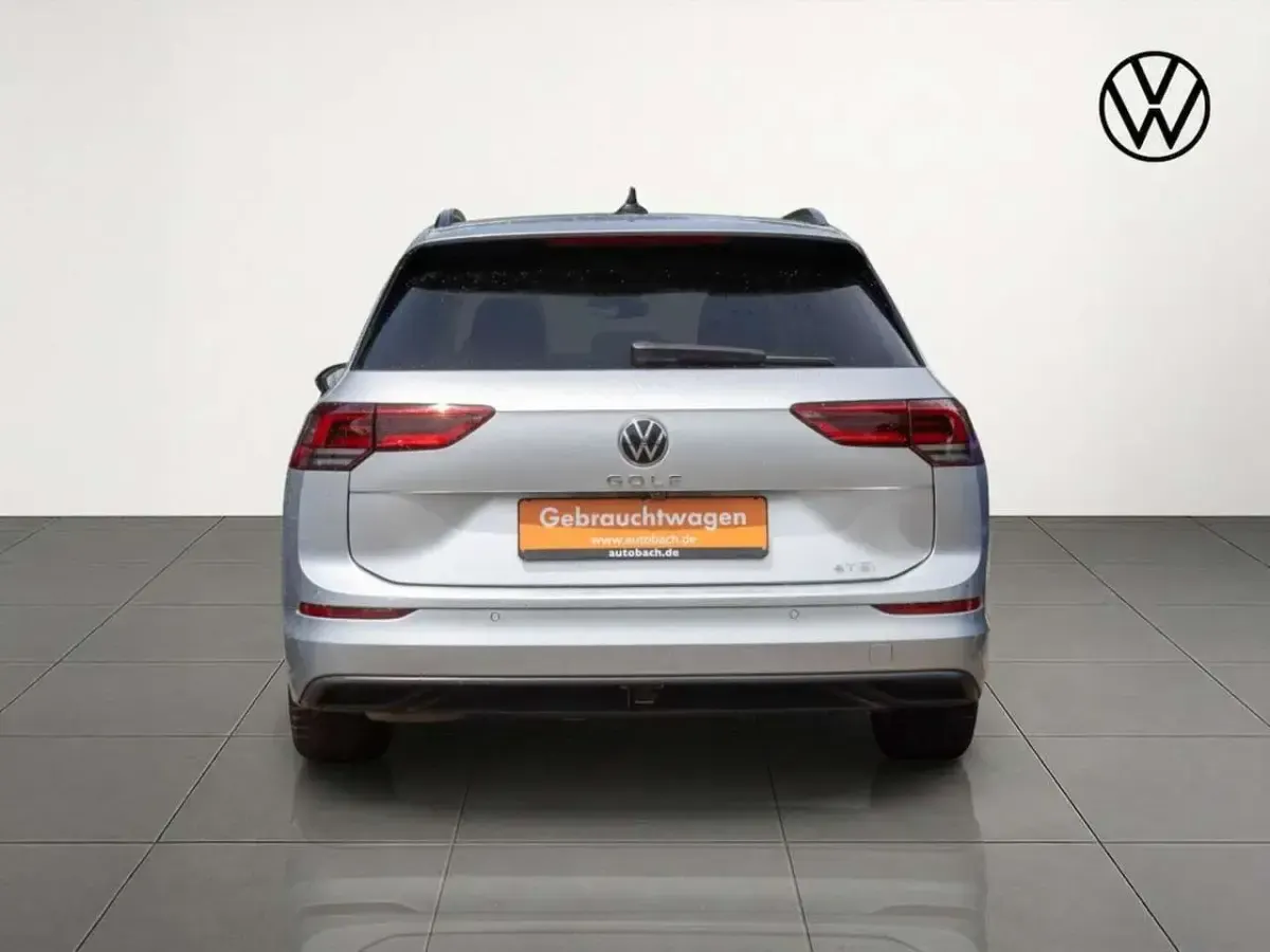 Gebraucht VW Golf VIII Life 150 PS (110 kW) 2021 Silber Kombi