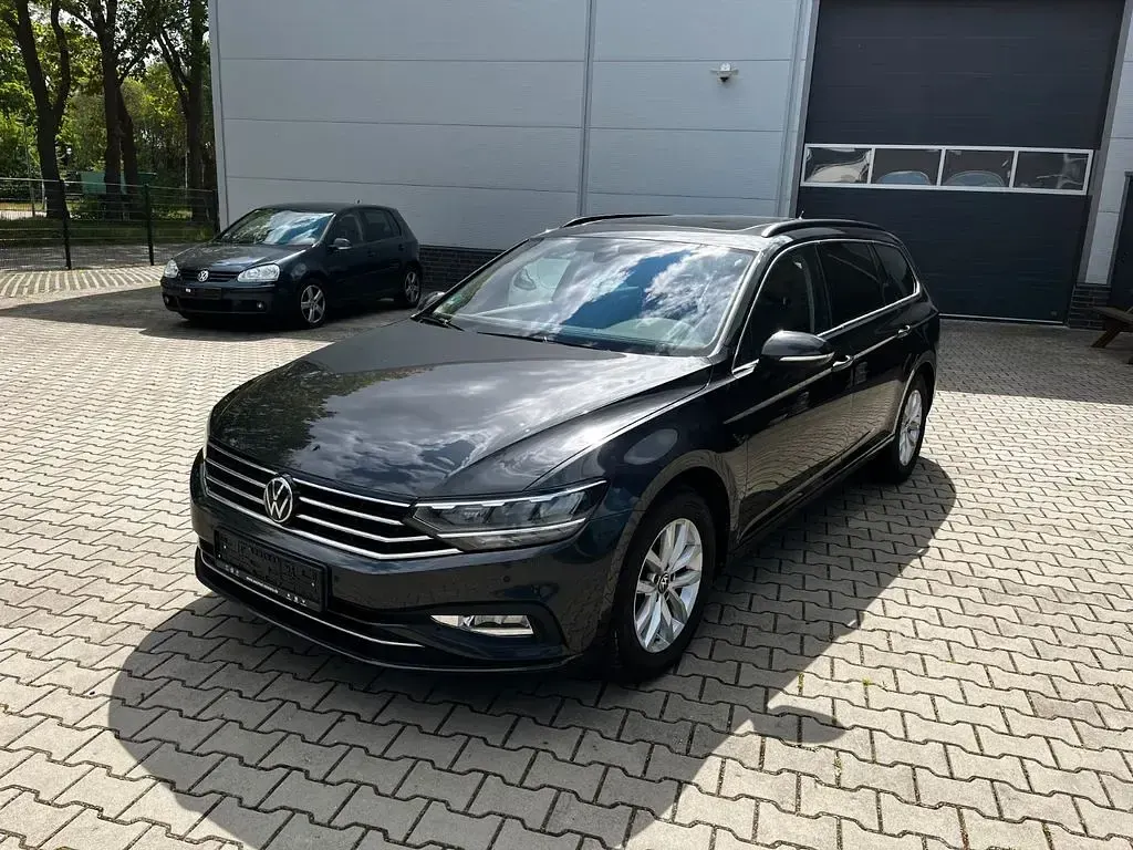 Gebraucht VW Passat Business 150 PS (110 kW) 2023 Grau Kombi