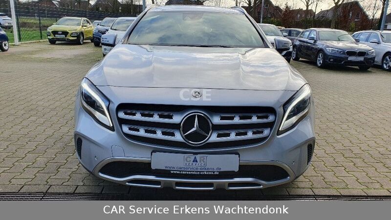Gebraucht Mercedes GLA180 122 PS (89 kW) 2017 Silber SUV