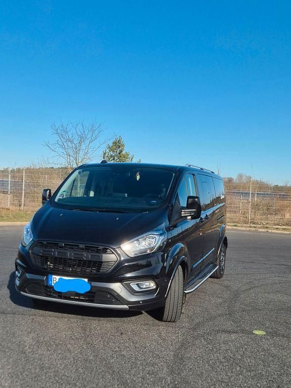 Gebraucht Ford Tourneo 170 PS (125 kW) 2023 Schwarz Van / Kleinbus