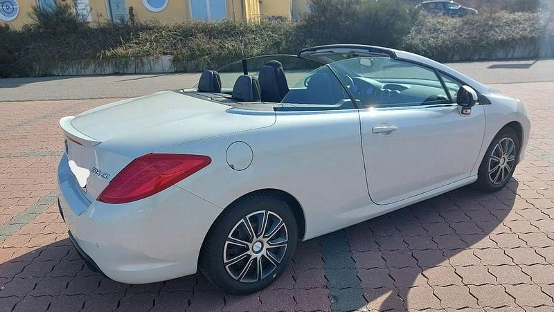 Gebraucht Peugeot 308 CC Active 156 PS (114 kW) 2013 Weiß Cabrio