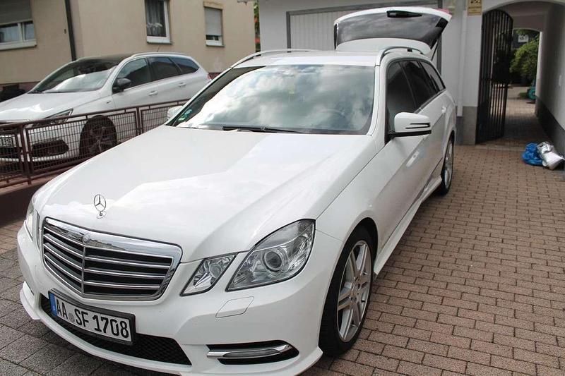 Weiß Gebraucht 2012 Mercedes E250 Avantgarde Kombi | 11.200 € (Fairer Preis) - Bild 1/4