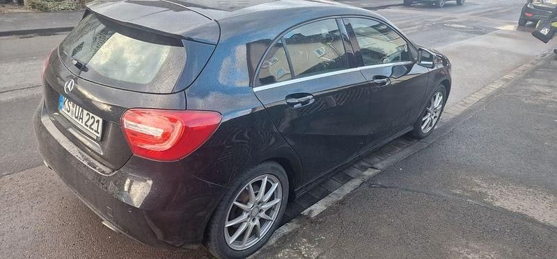 Gebraucht Mercedes A200 136 PS (100 kW) 2014 Schwarz Limousine