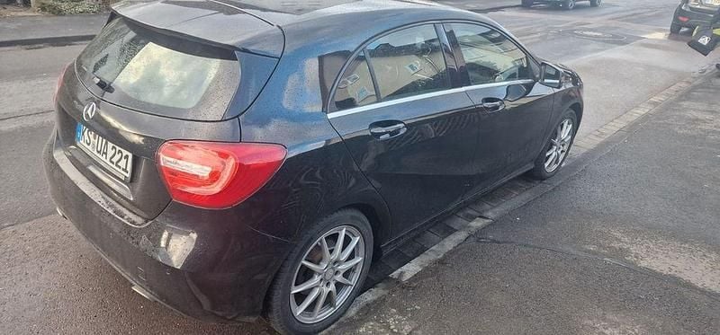 Gebraucht Mercedes A200 136 PS (100 kW) 2015 Schwarz Limousine