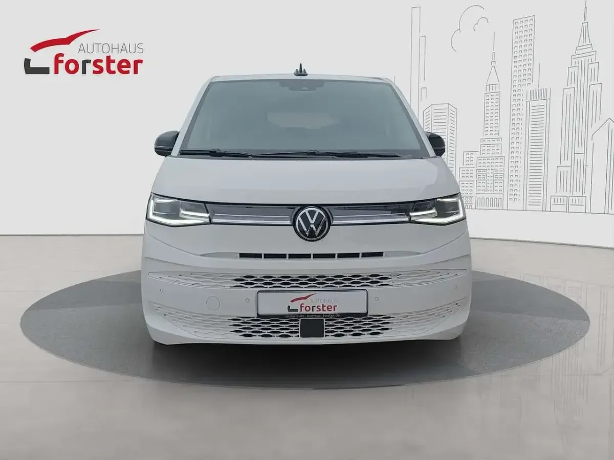 Gebraucht VW Multivan Style 150 PS (110 kW) 2023 Weiß Van / Kleinbus