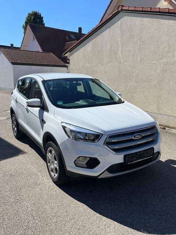 Weiß Gebraucht 2019 Ford Kuga Trend SUV | 11.900 € (Superpreis) - Bild 1/4