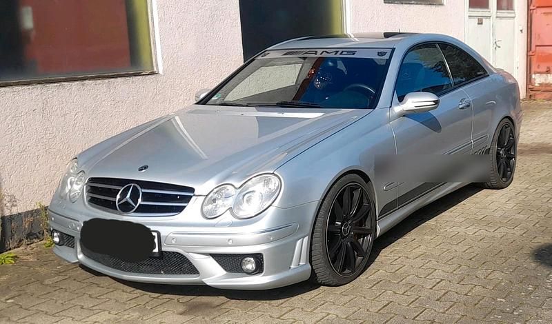 Silber Gebraucht 2008 Mercedes CLK63 AMG AMG Coupé | 37.900 € - Bild 1/4