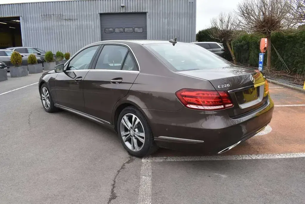 Usata Mercedes E220 Avantgarde 163 CV (119 kW) 2015 Marrone Berlina