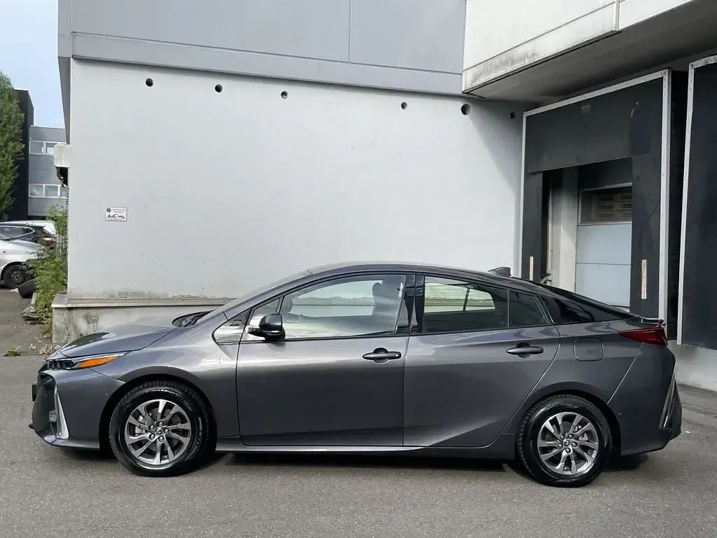 Gebraucht Toyota Prius Comfort 98 PS (72 kW) 2021 Grau Kleinwagen