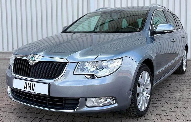Gebraucht Skoda Superb Elegance 140 PS (102 kW) 2012 Grau Kombi