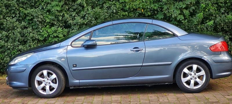 Grau Gebraucht 2007 Peugeot 307 CC Cabrio | 2.490 € (Fairer Preis) - Bild 1/4