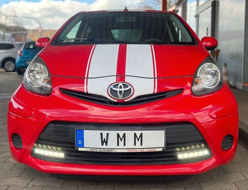 Gebraucht Toyota Aygo Cool 68 PS (50 kW) 2013 Rot Kleinwagen