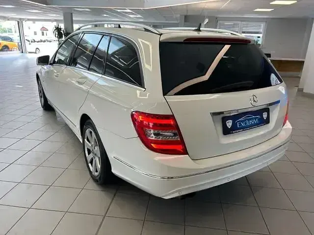 Gebraucht Mercedes C180 156 PS (114 kW) 2011 Weiß Kombi