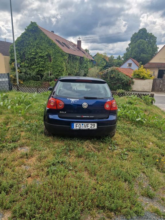 Blau Gebraucht 2004 VW Golf IV Trendline Limousine | 2.600 € (Fairer Preis) - Bild 1/4