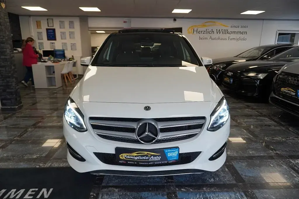 Gebraucht Mercedes B200 136 PS (100 kW) 2018 Weiß Kleinwagen