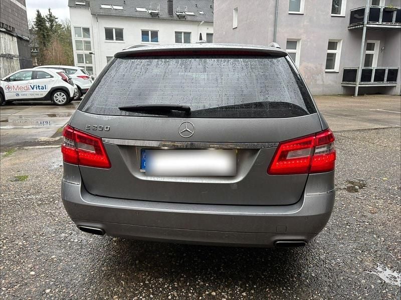 Gebraucht Mercedes E200 Avantgarde 184 PS (135 kW) 2012 Grau Kombi