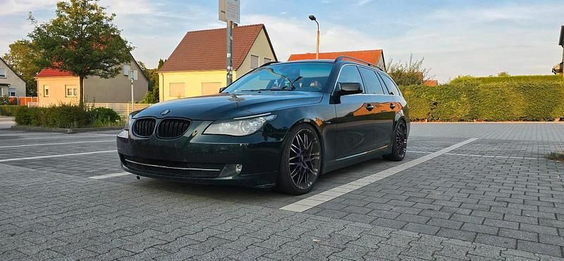 Grün Gebraucht 2008 BMW 530 Kombi | 4.900 € (Superpreis) - Bild 1/4
