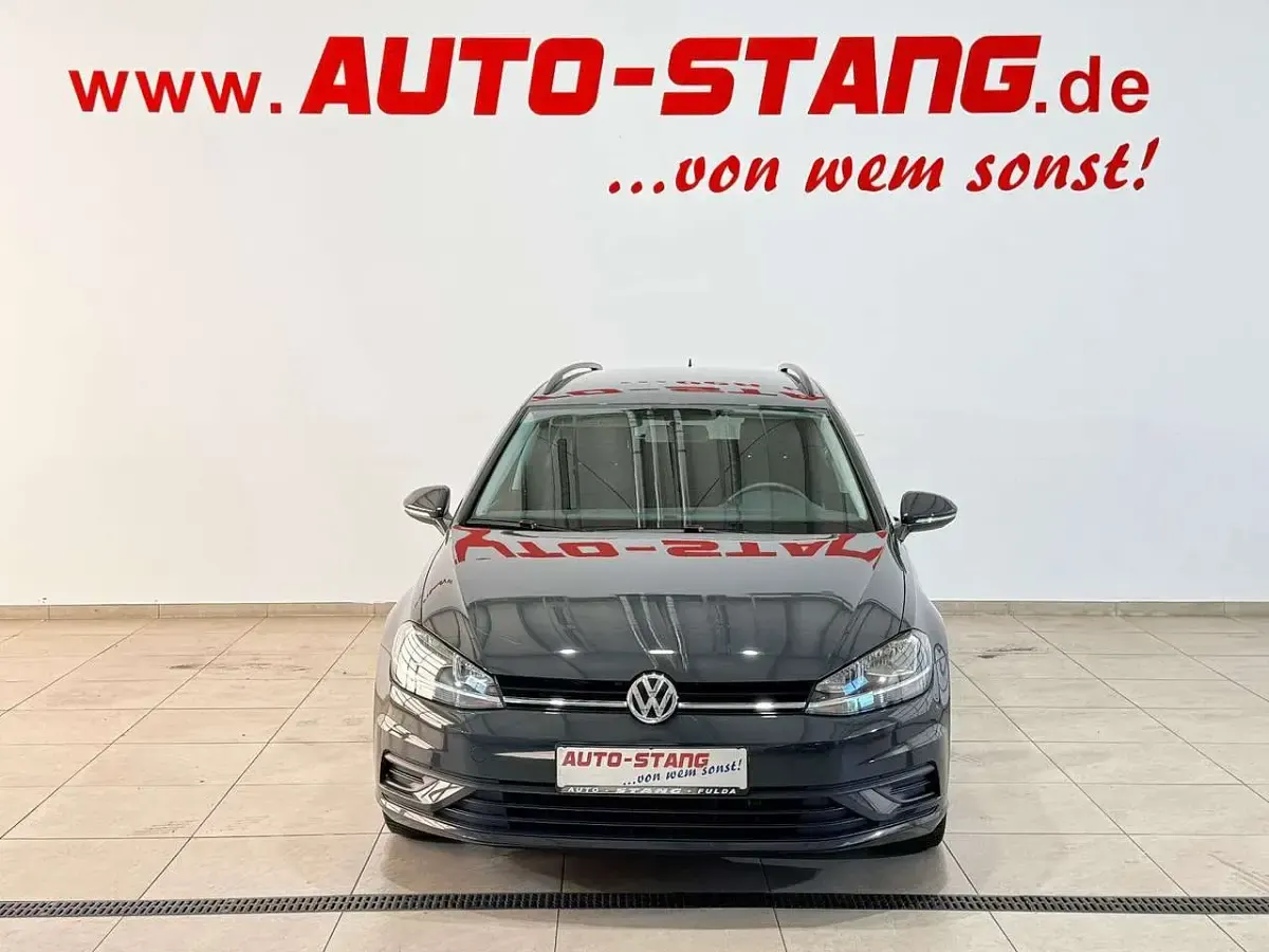 Gebraucht VW Golf VII Trendline 110 PS (80 kW) 2018 Grau Kombi