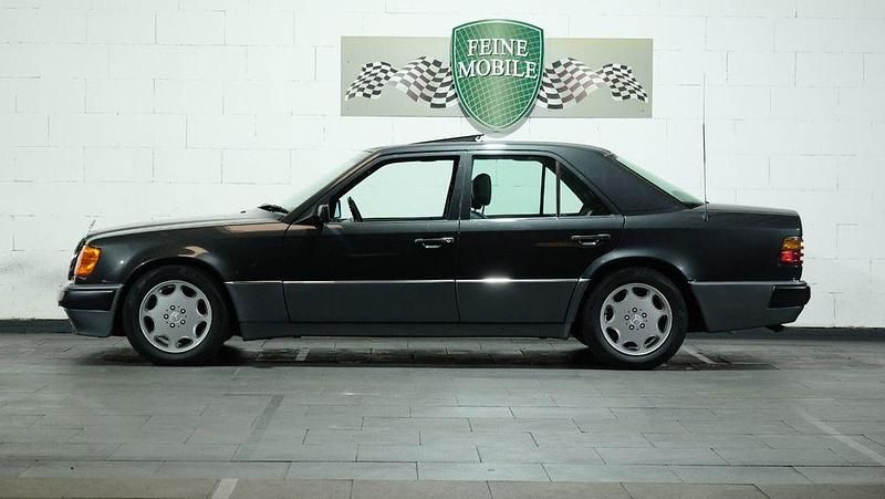 Gebraucht Mercedes E500 320 PS (235 kW) 1993 Schwarz Limousine