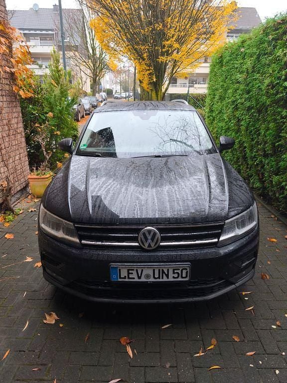Schwarz Gebraucht 2018 VW Tiguan Comfortline SUV | 15.700 € (Superpreis) - Bild 1/4